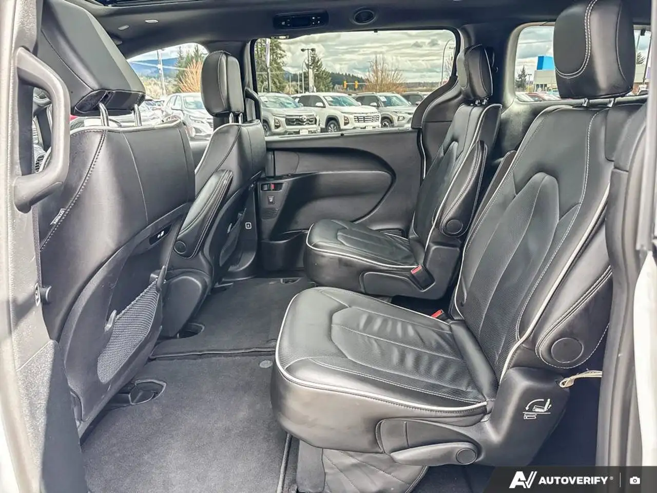 Chrysler Pacifica снимка Chrysler Pacifica