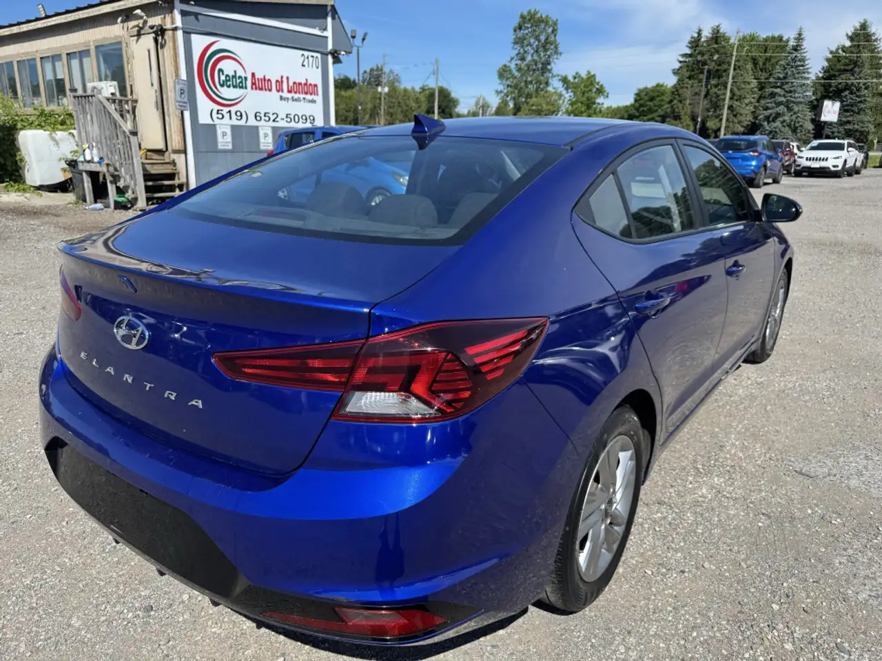 Hyundai ELANTRA photo Hyundai ELANTRA