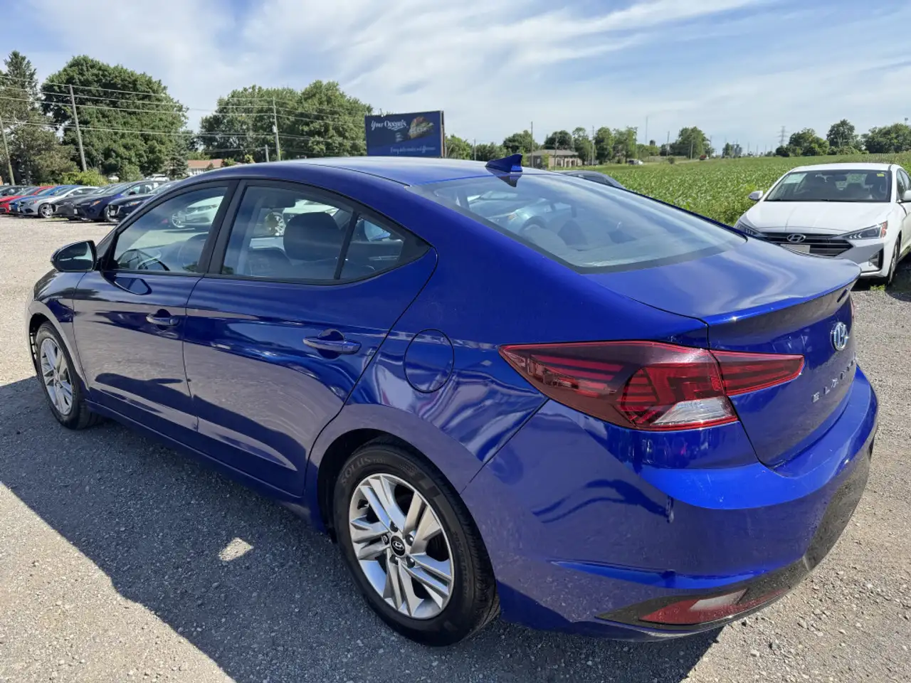 Hyundai ELANTRA photo Hyundai ELANTRA