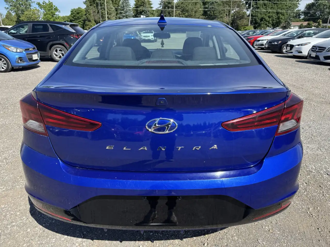 Hyundai ELANTRA photo Hyundai ELANTRA