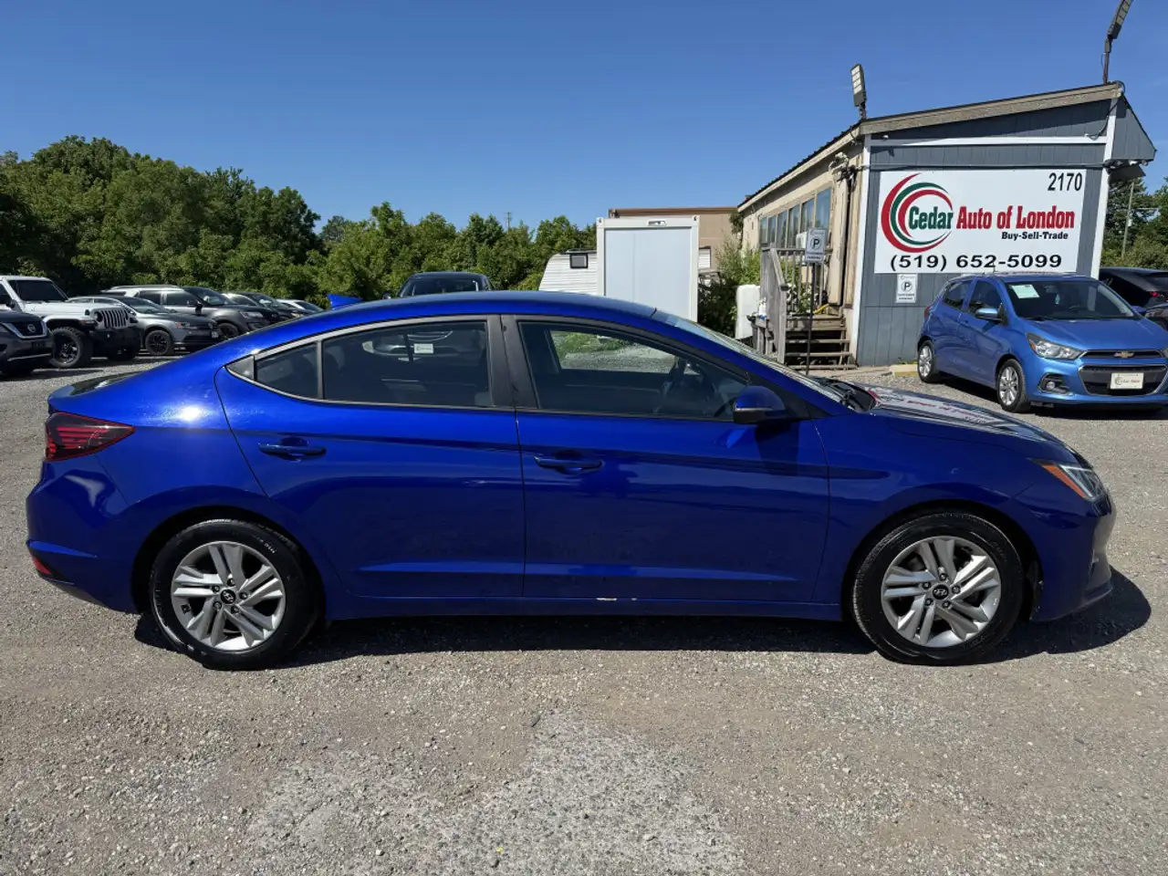 Hyundai ELANTRA photo Hyundai ELANTRA