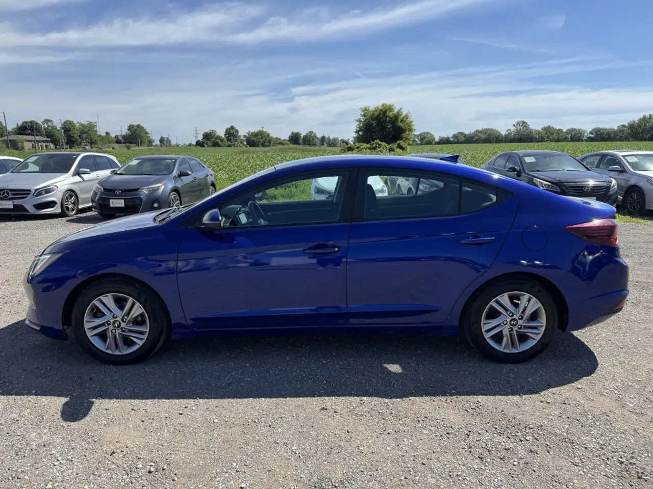 Hyundai ELANTRA photo Hyundai ELANTRA