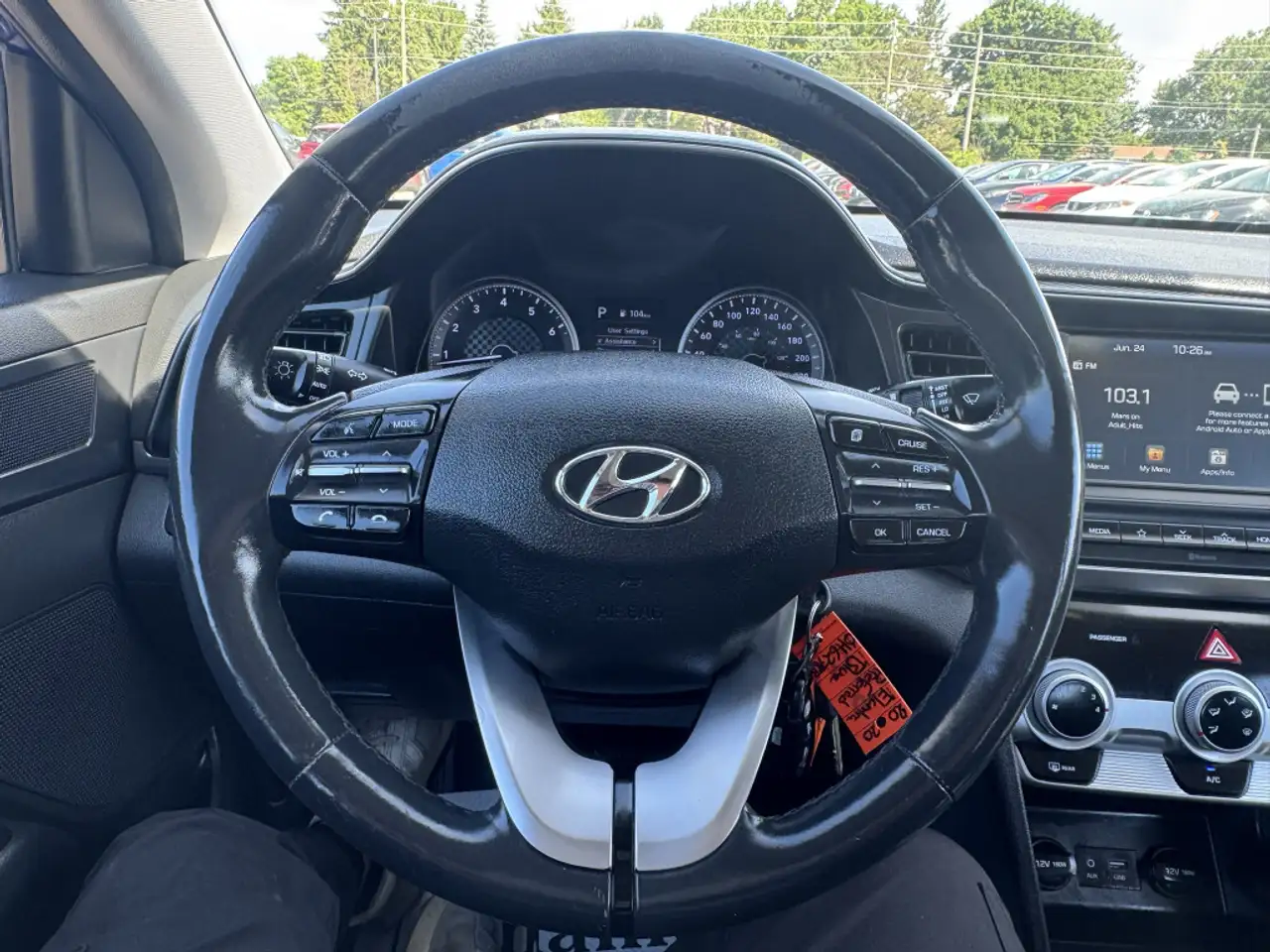 Hyundai ELANTRA photo Hyundai ELANTRA