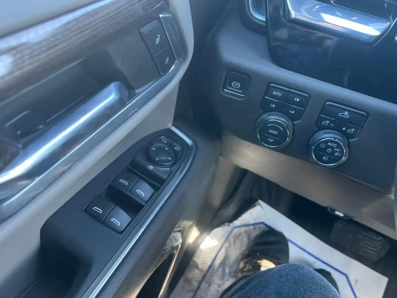 Chevrolet Silverado 1500 снимка Chevrolet Silverado 1500