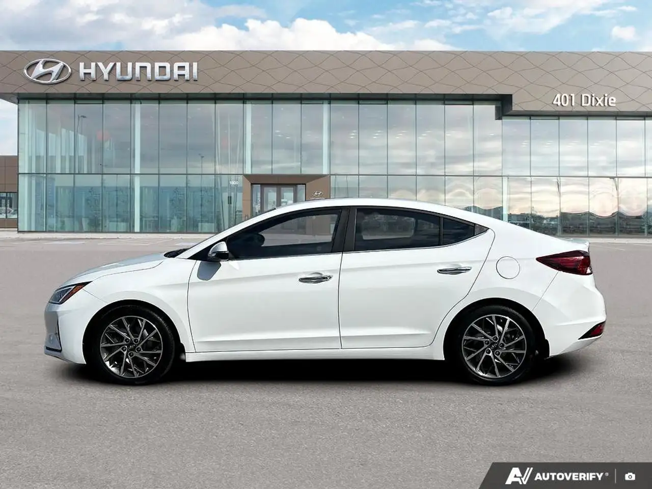 Hyundai ELANTRA photo Hyundai ELANTRA