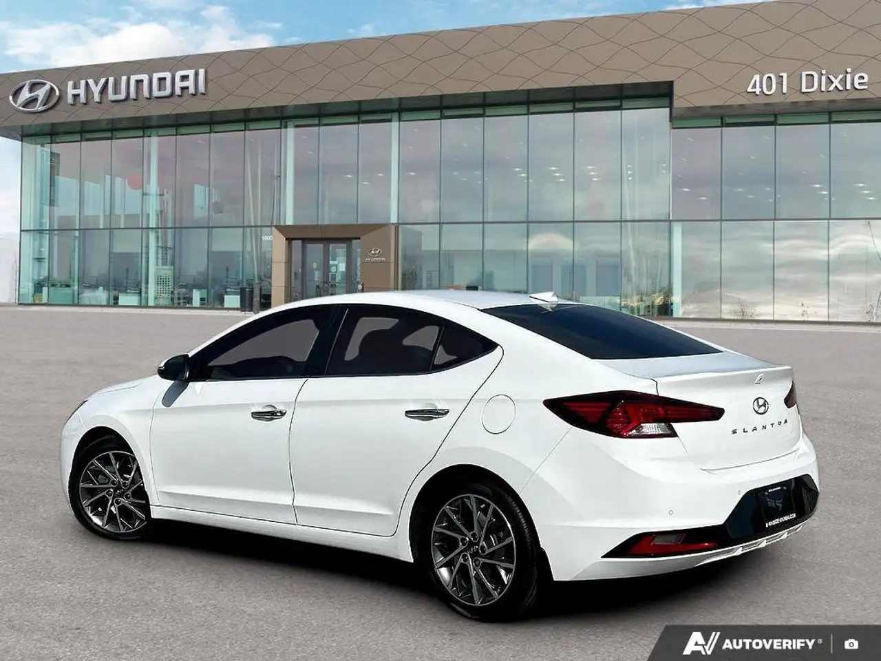 Hyundai ELANTRA photo Hyundai ELANTRA