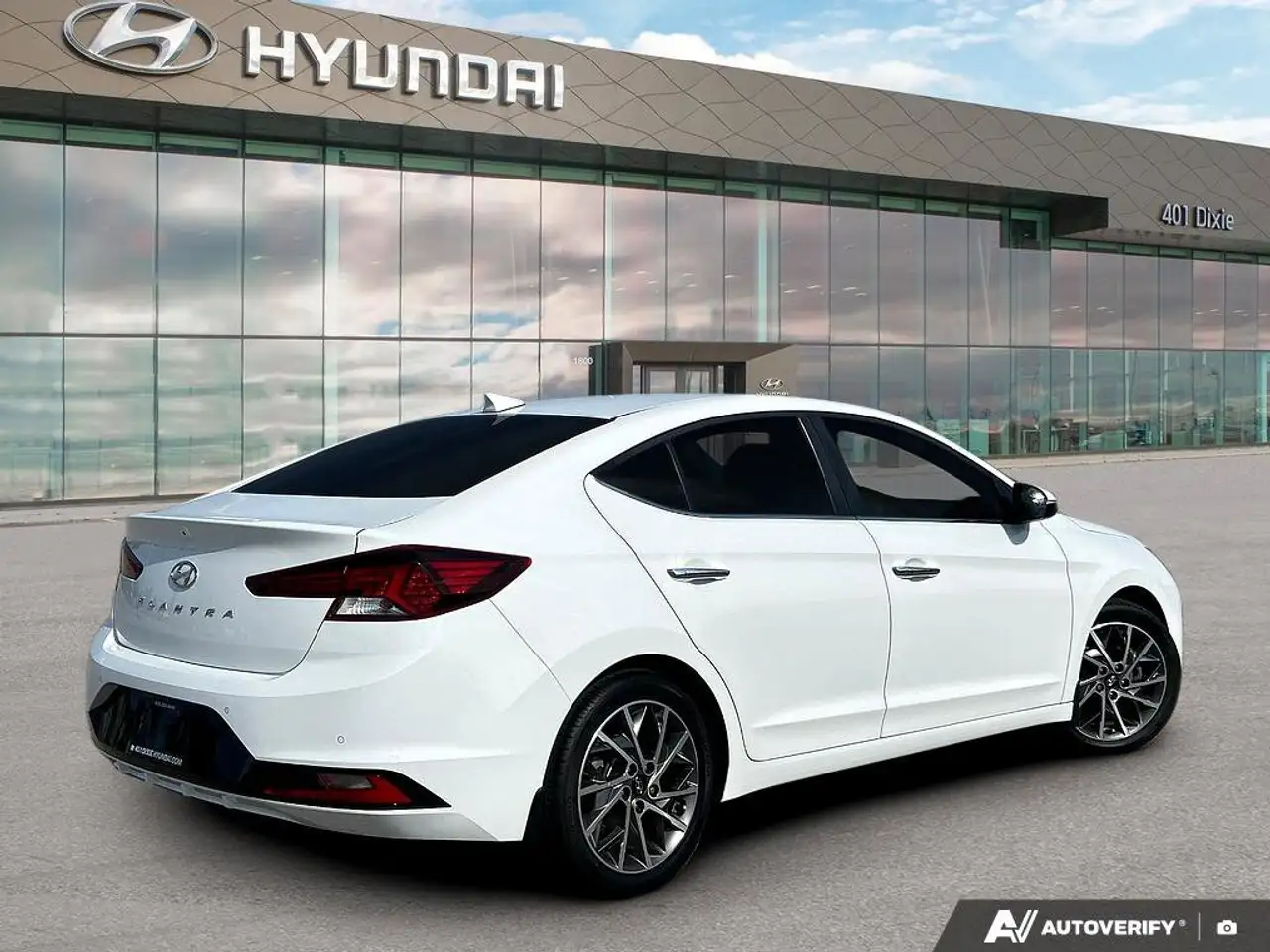 Hyundai ELANTRA photo Hyundai ELANTRA