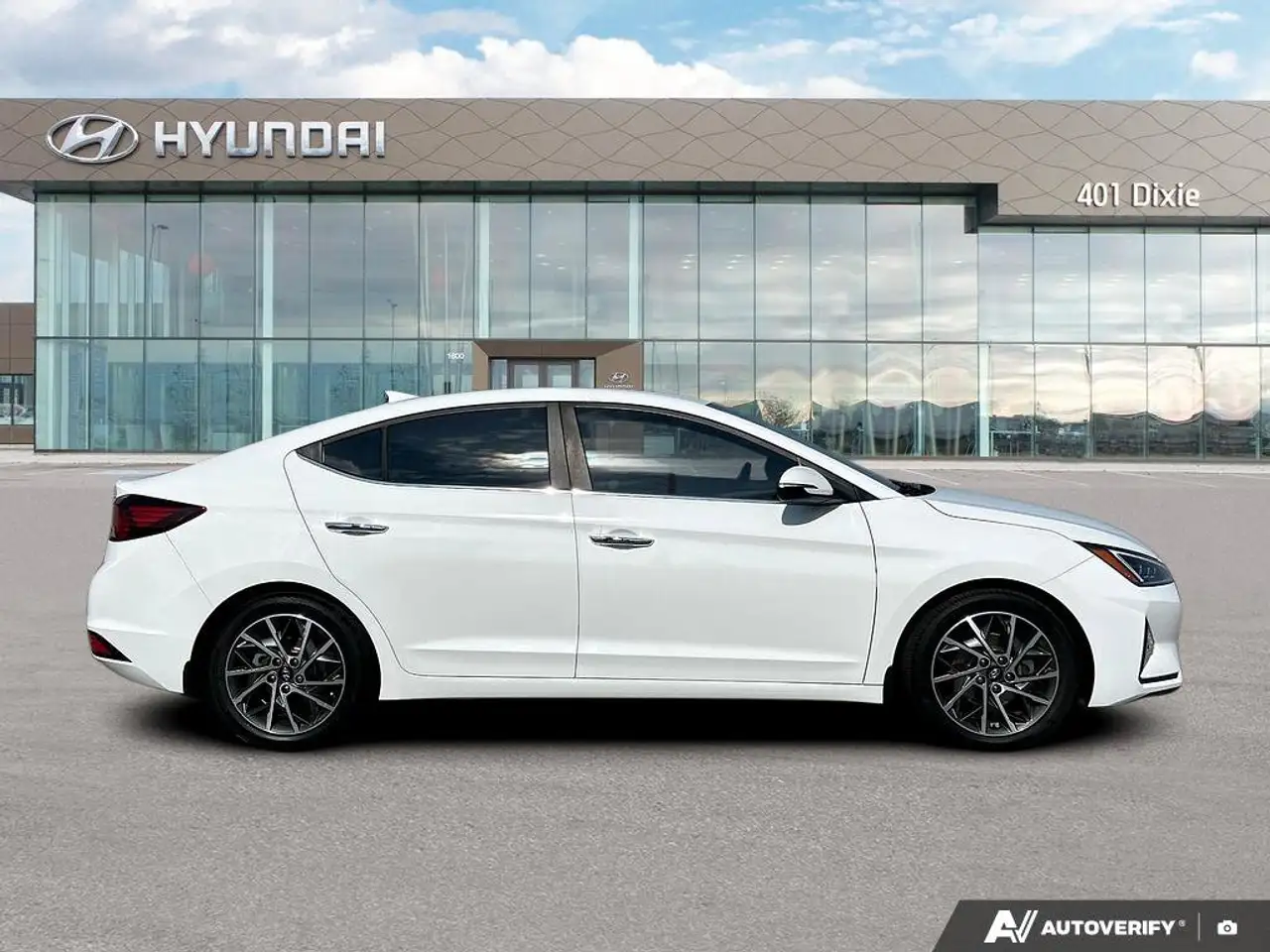 Hyundai ELANTRA photo Hyundai ELANTRA