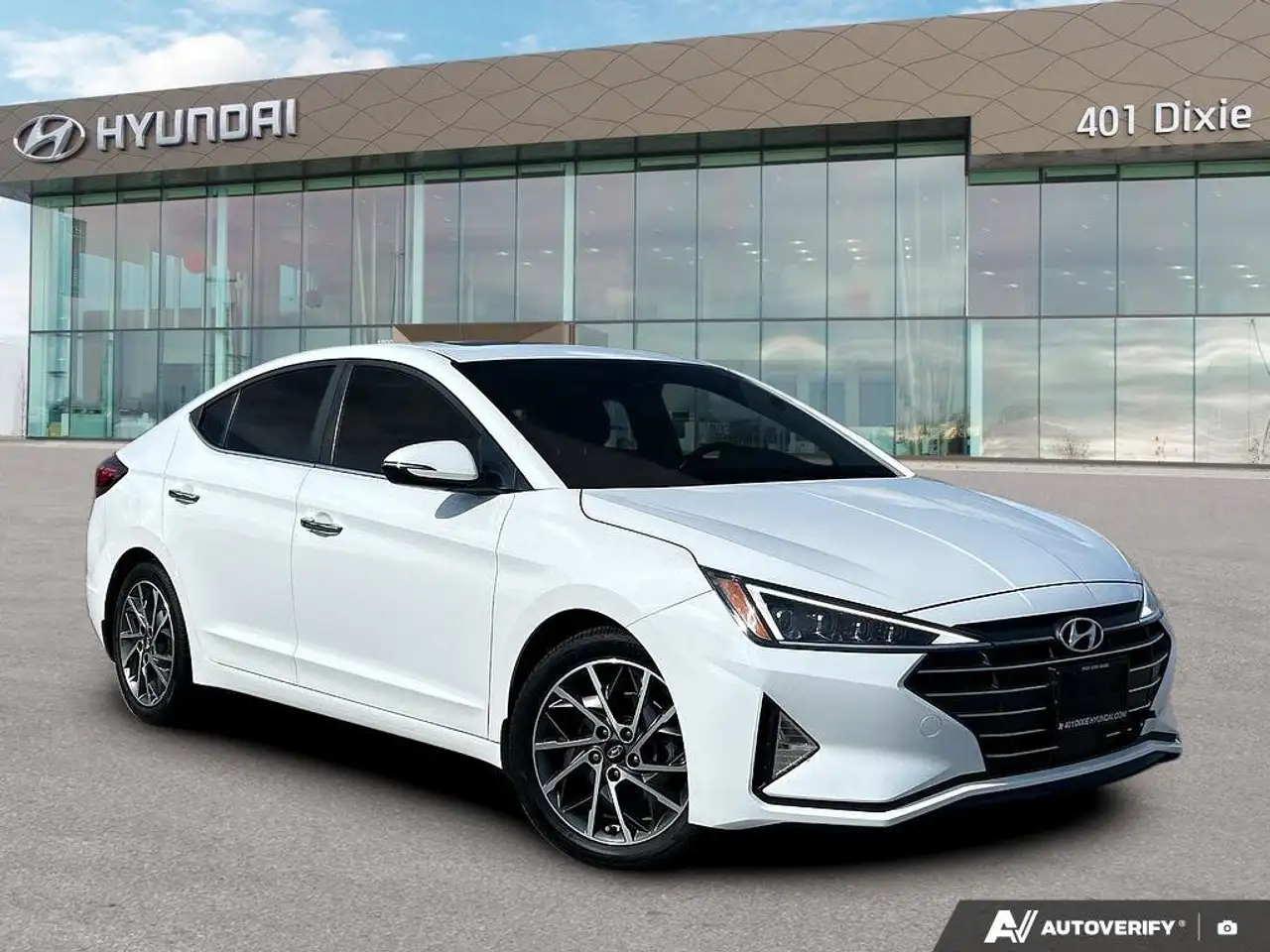 Hyundai ELANTRA photo Hyundai ELANTRA