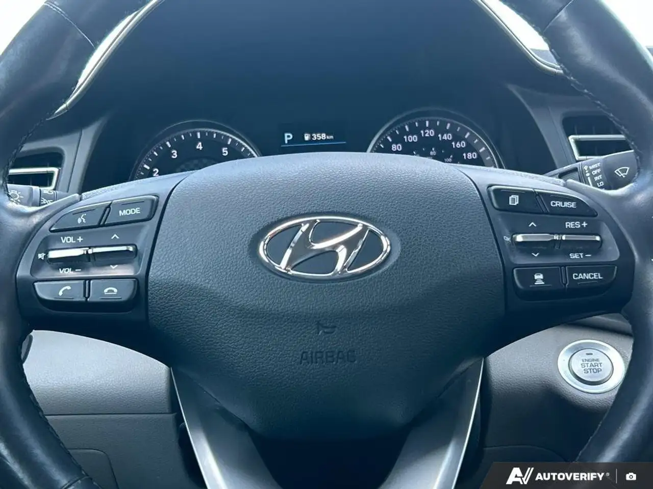 Hyundai ELANTRA photo Hyundai ELANTRA