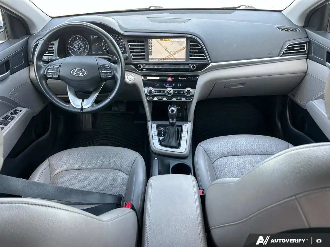 Hyundai ELANTRA photo Hyundai ELANTRA