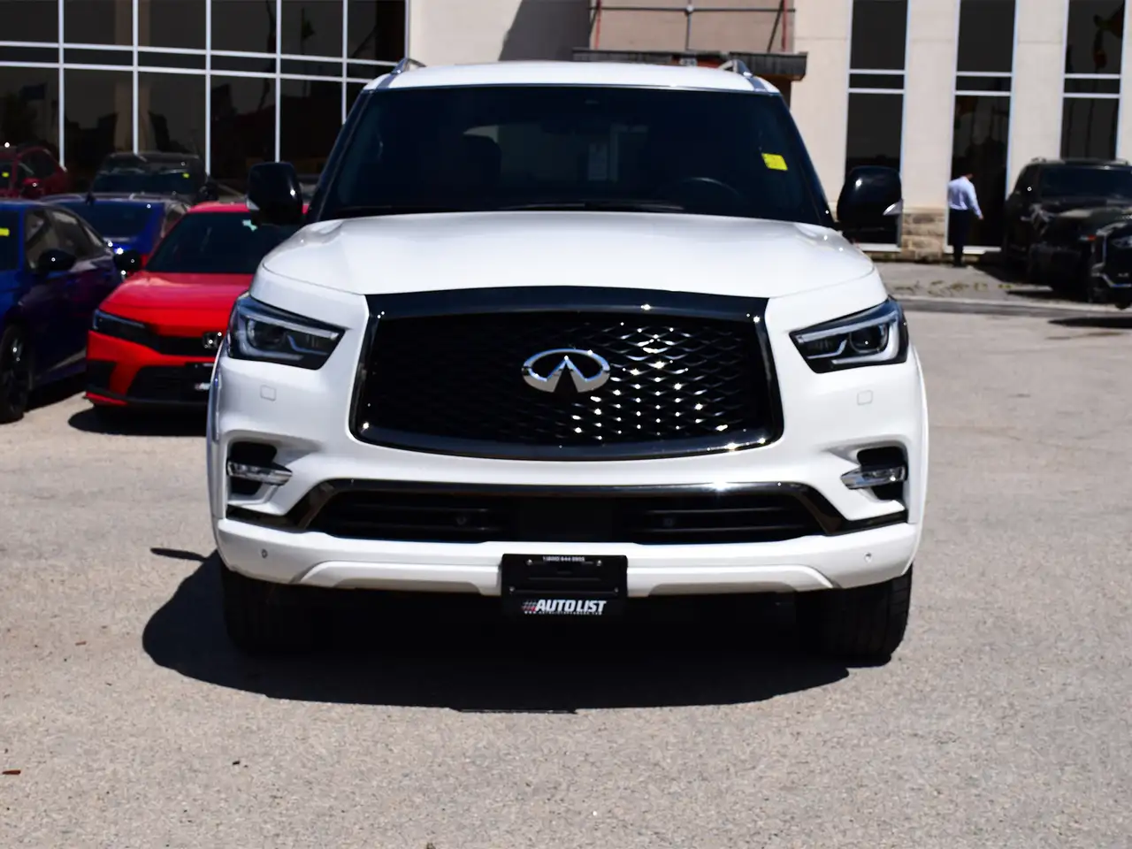 Infiniti QX80 снимка Infiniti QX80