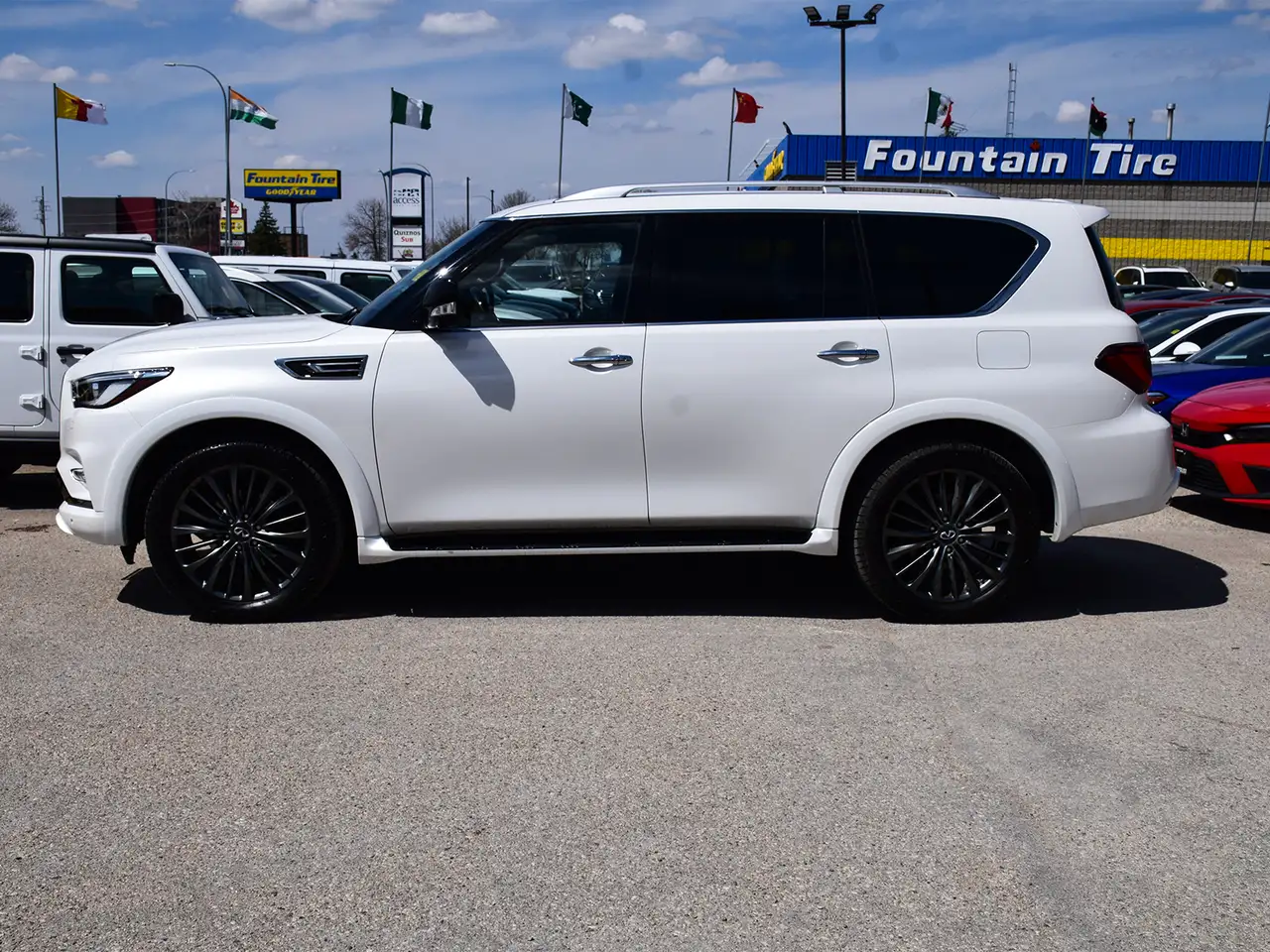 Infiniti QX80 снимка Infiniti QX80
