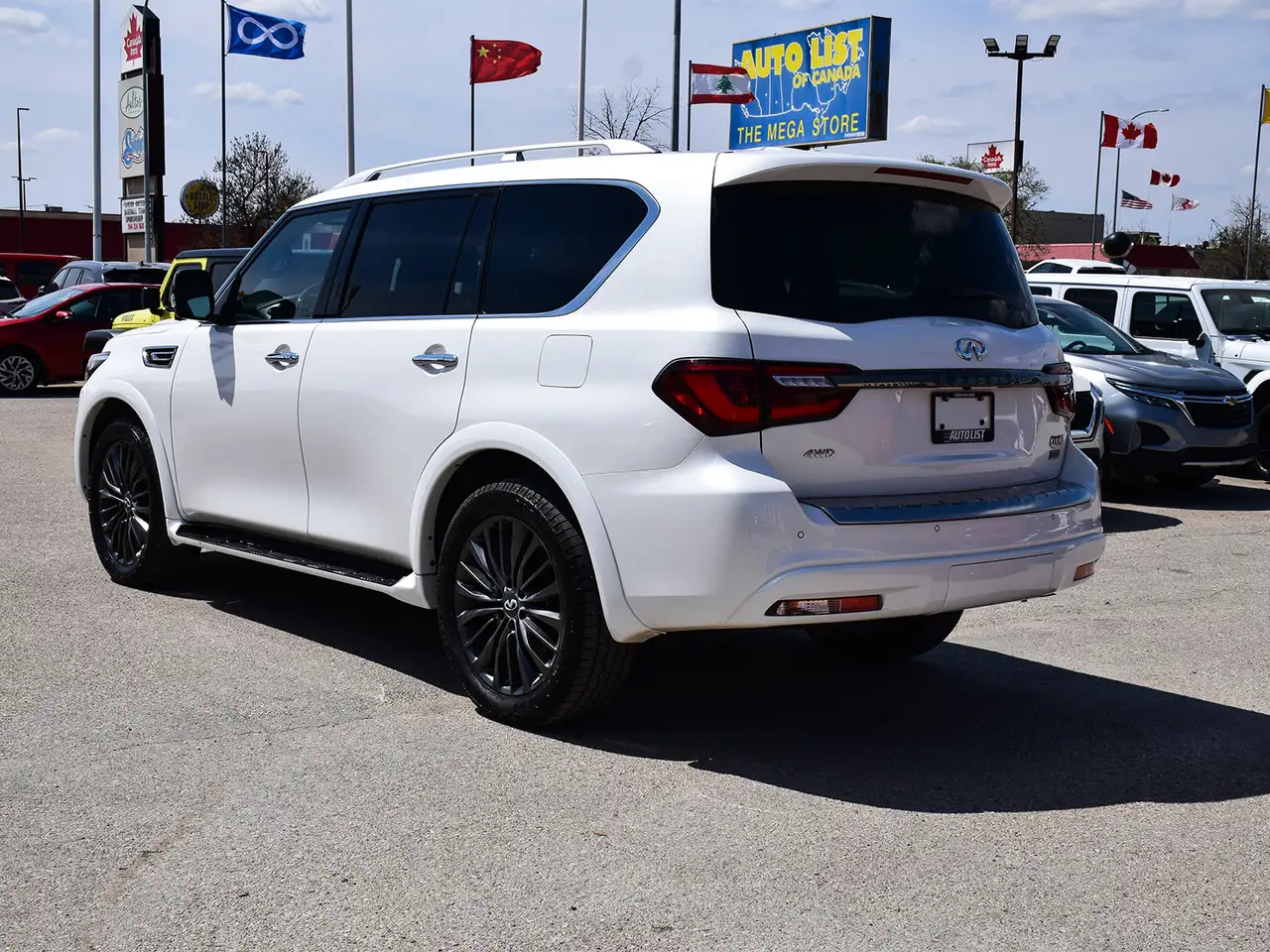 Infiniti QX80 снимка Infiniti QX80