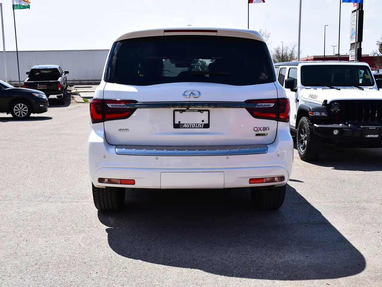 Infiniti QX80 снимка Infiniti QX80