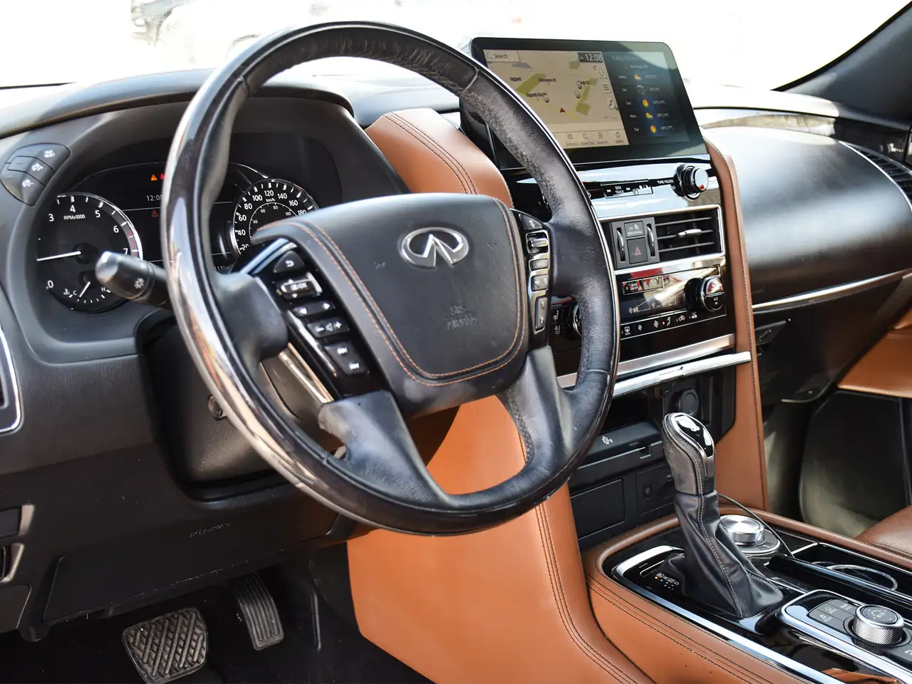 Infiniti QX80 снимка Infiniti QX80