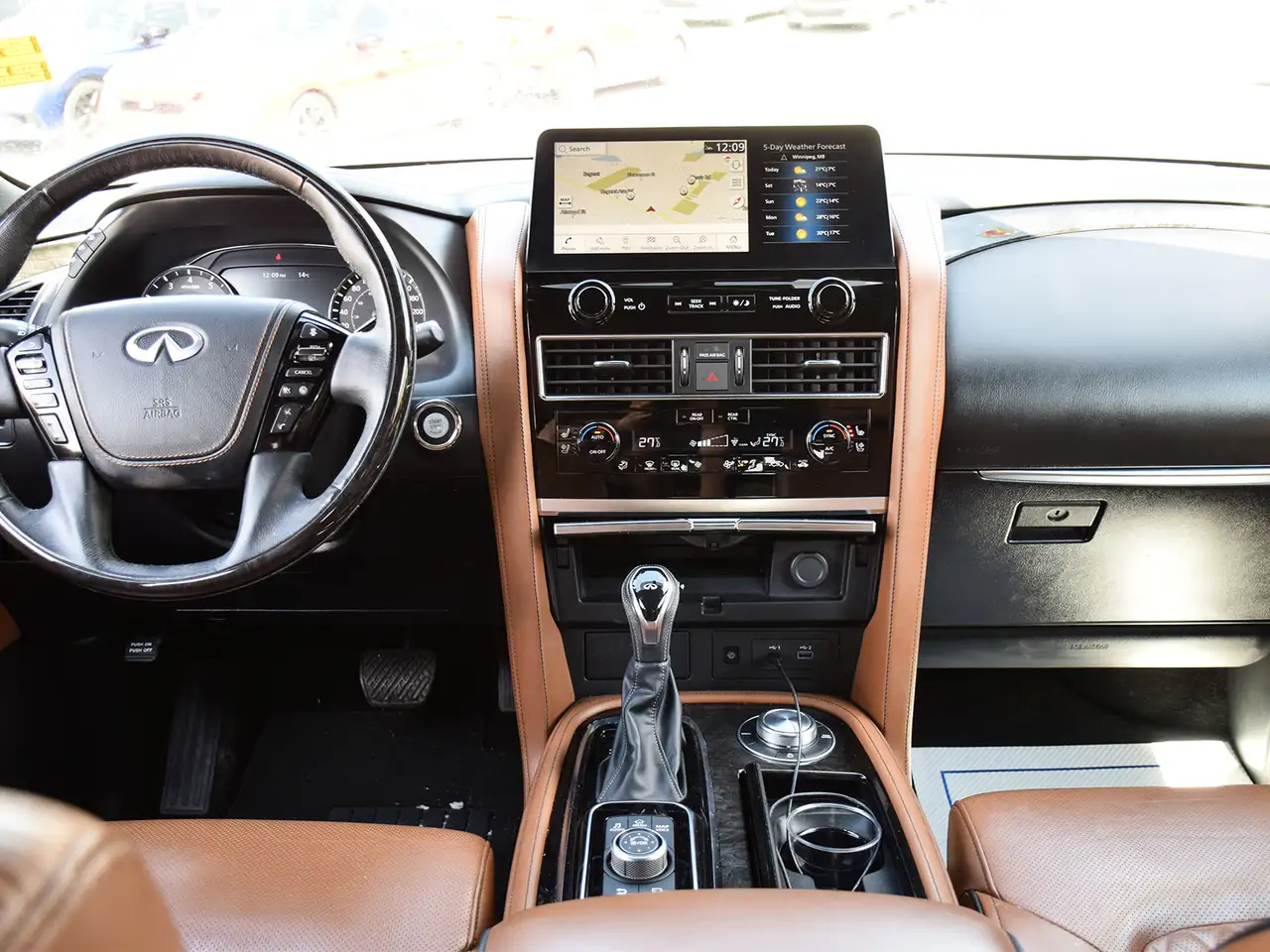 Infiniti QX80 снимка Infiniti QX80