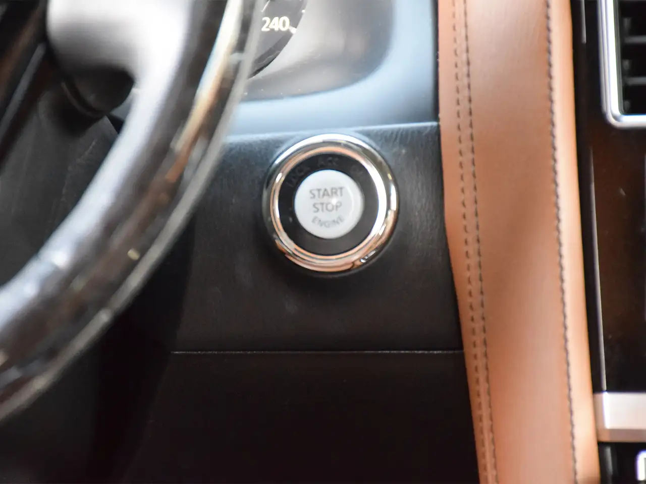 Infiniti QX80 снимка Infiniti QX80