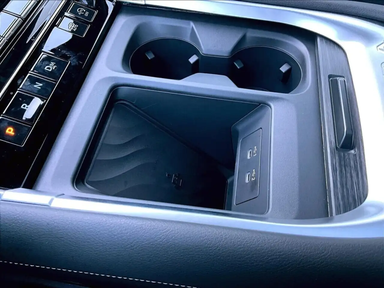 Nissan Armada снимка Nissan Armada