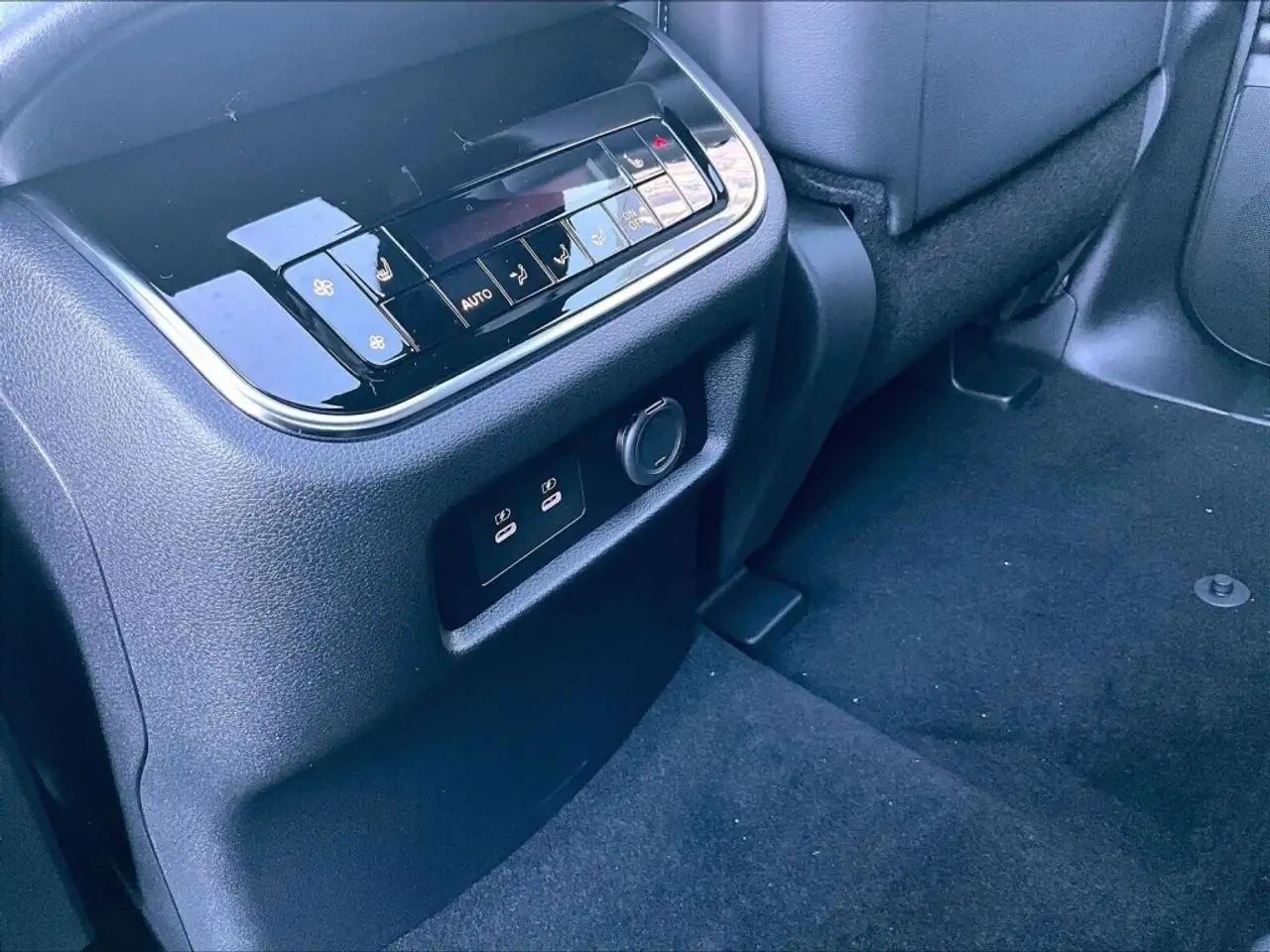 Nissan Armada снимка Nissan Armada