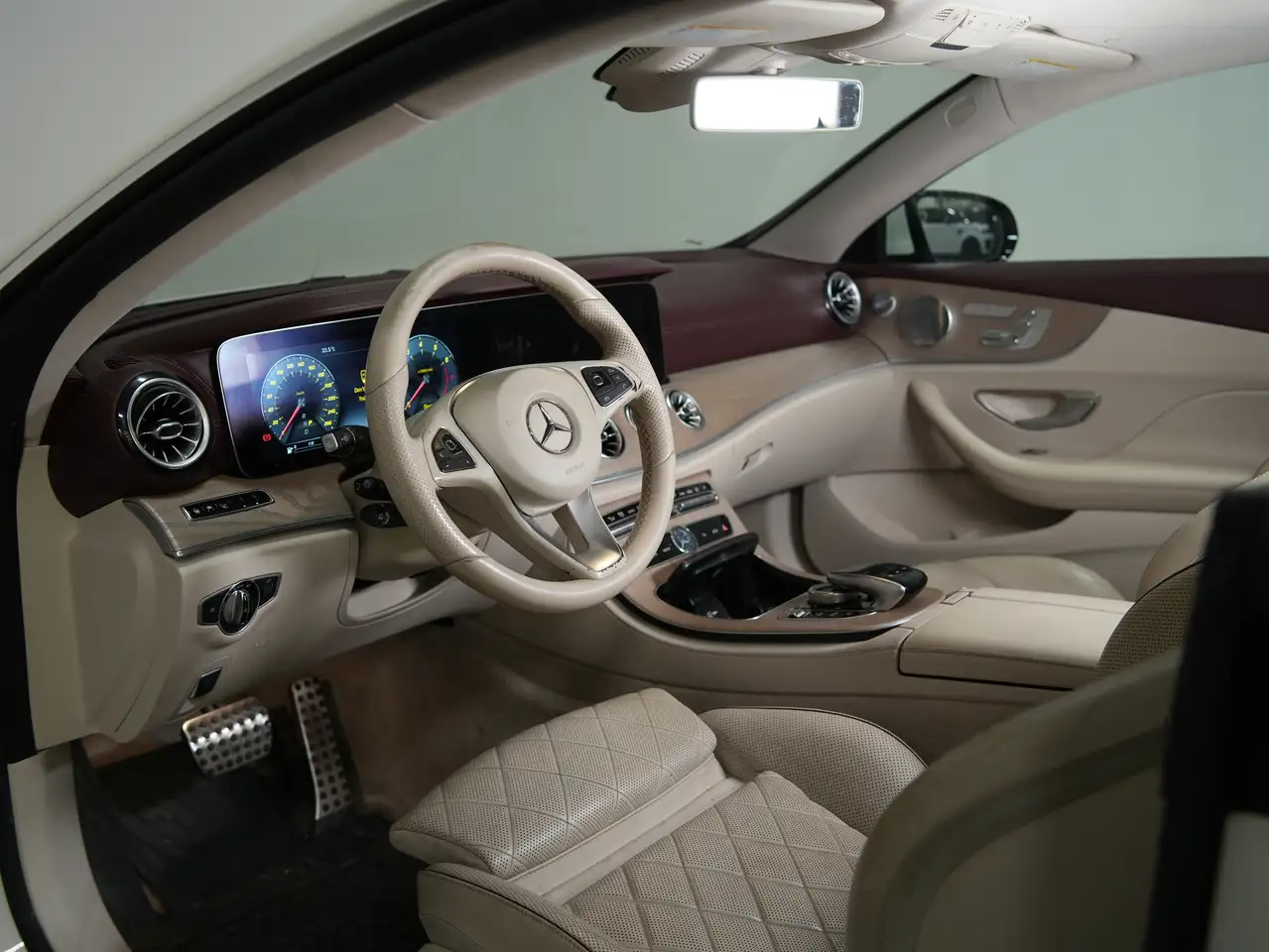Mercedes-Benz E-Class fotografie Mercedes-Benz E-Class