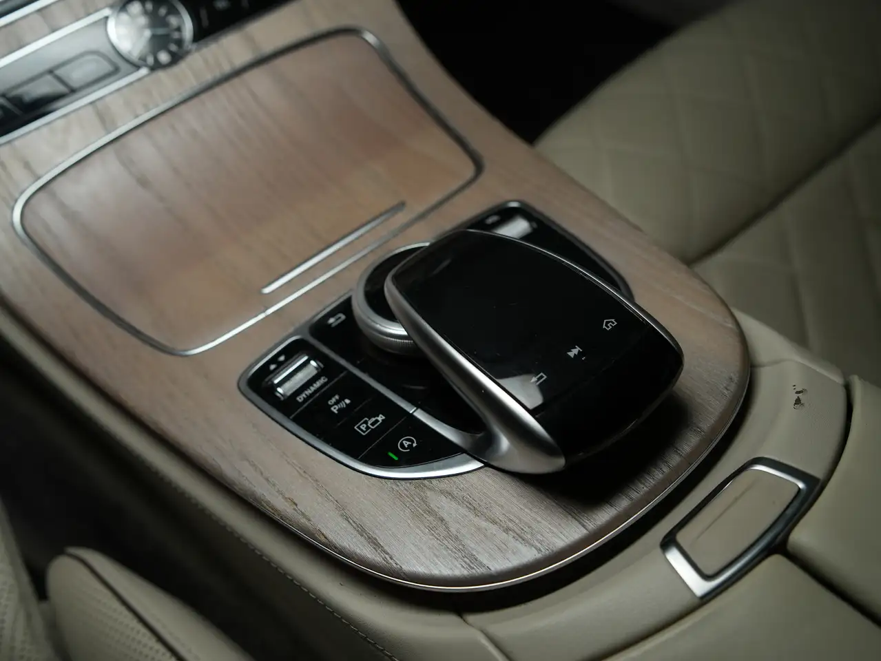 Mercedes-Benz E-Class fotografie Mercedes-Benz E-Class