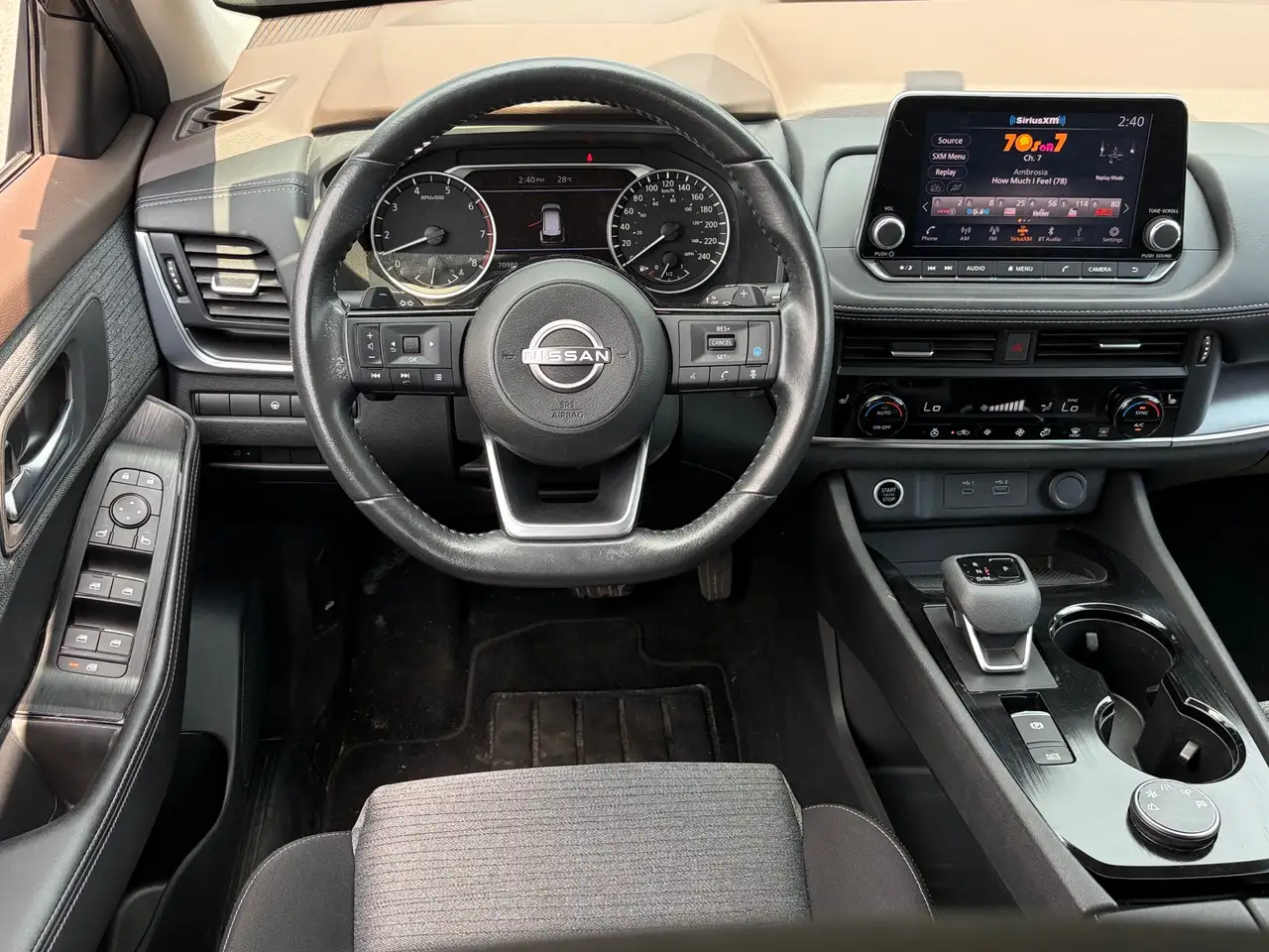 Nissan Rogue fotografie Nissan Rogue