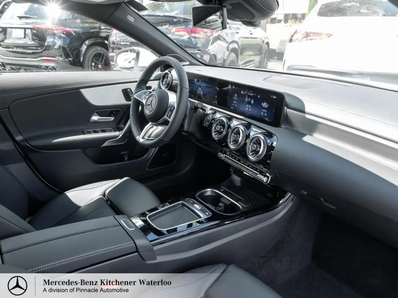 Mercedes-Benz CLA снимка Mercedes-Benz CLA