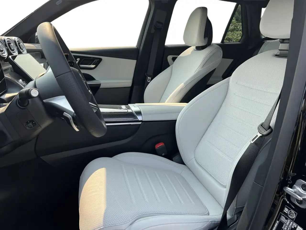 Mercedes-Benz GLC снимка Mercedes-Benz GLC