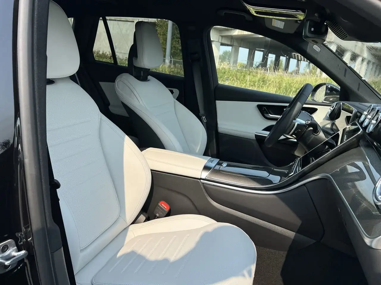 Mercedes-Benz GLC снимка Mercedes-Benz GLC