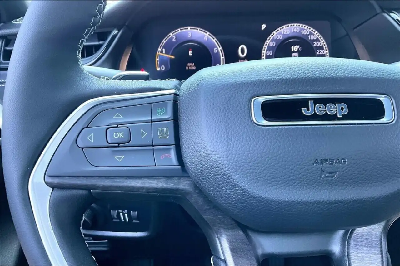 Jeep Grand Cherokee снимка Jeep Grand Cherokee