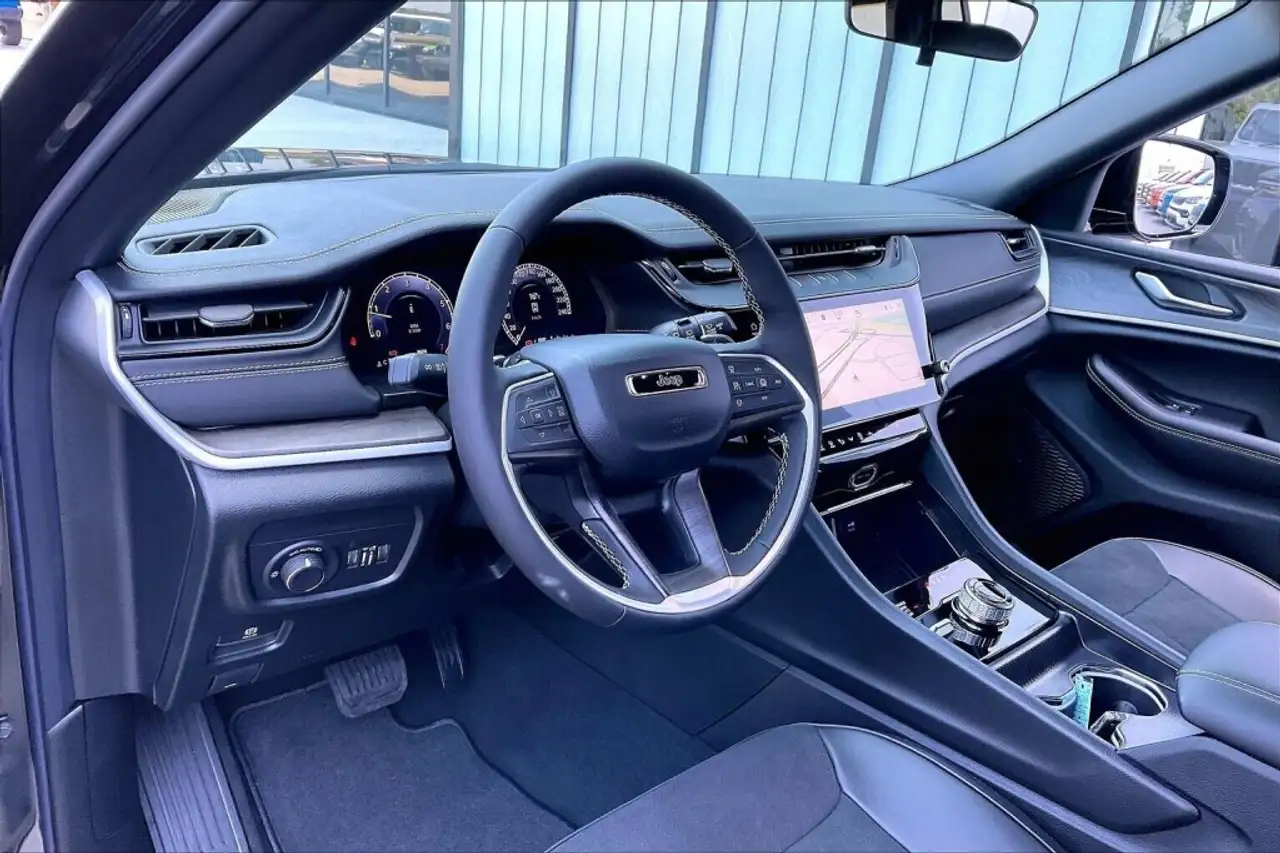 Jeep Grand Cherokee снимка Jeep Grand Cherokee
