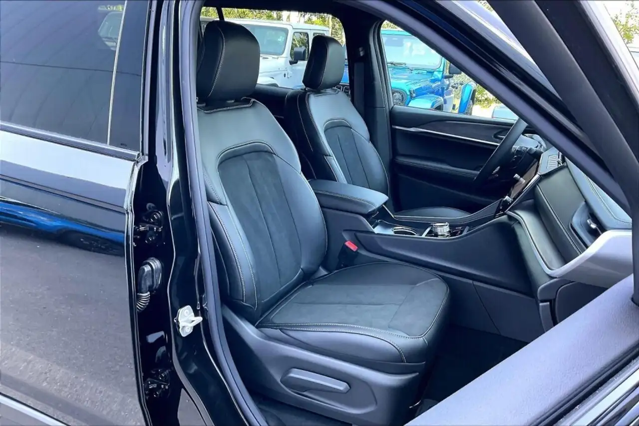 Jeep Grand Cherokee снимка Jeep Grand Cherokee