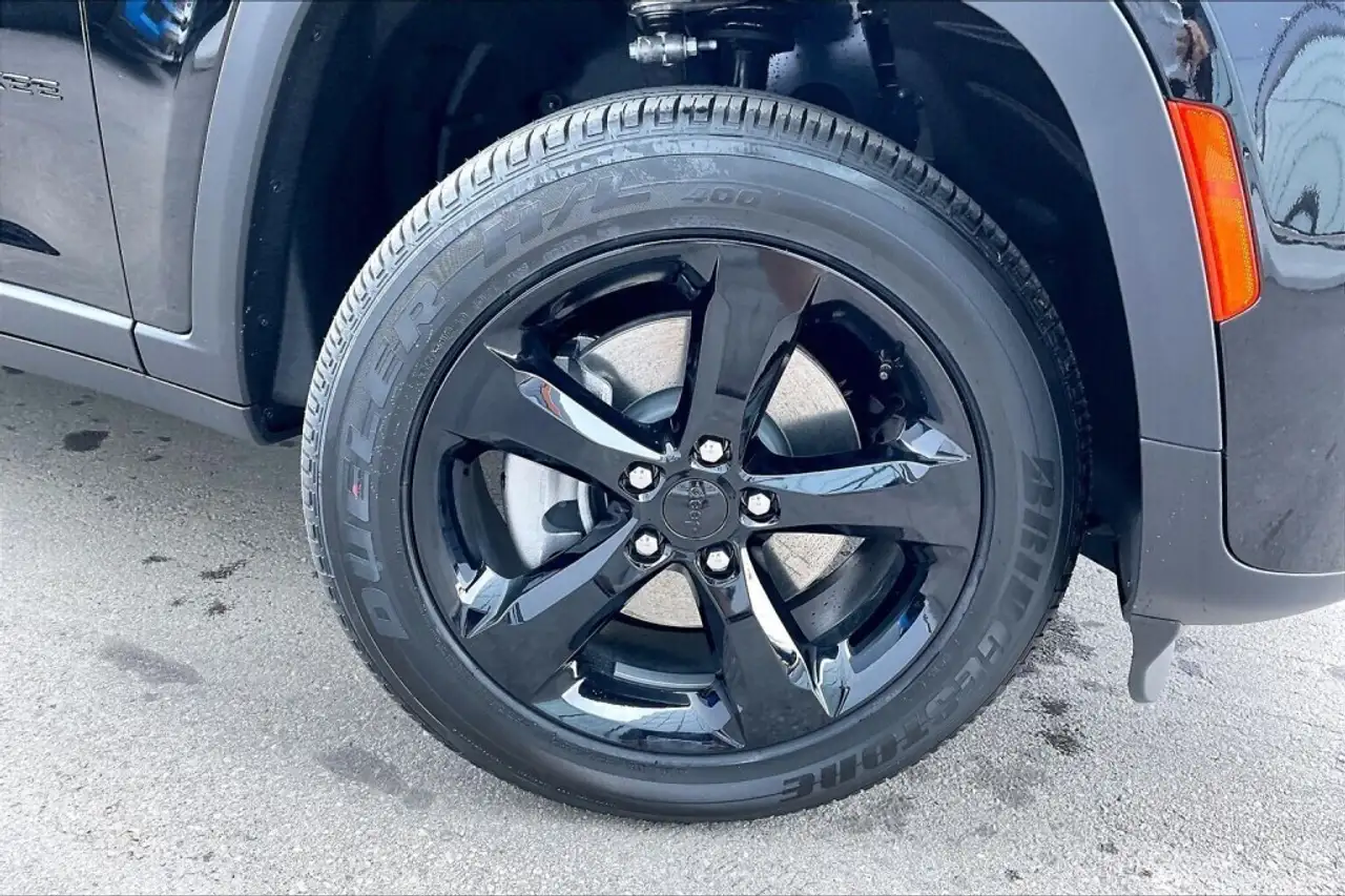 Jeep Grand Cherokee снимка Jeep Grand Cherokee