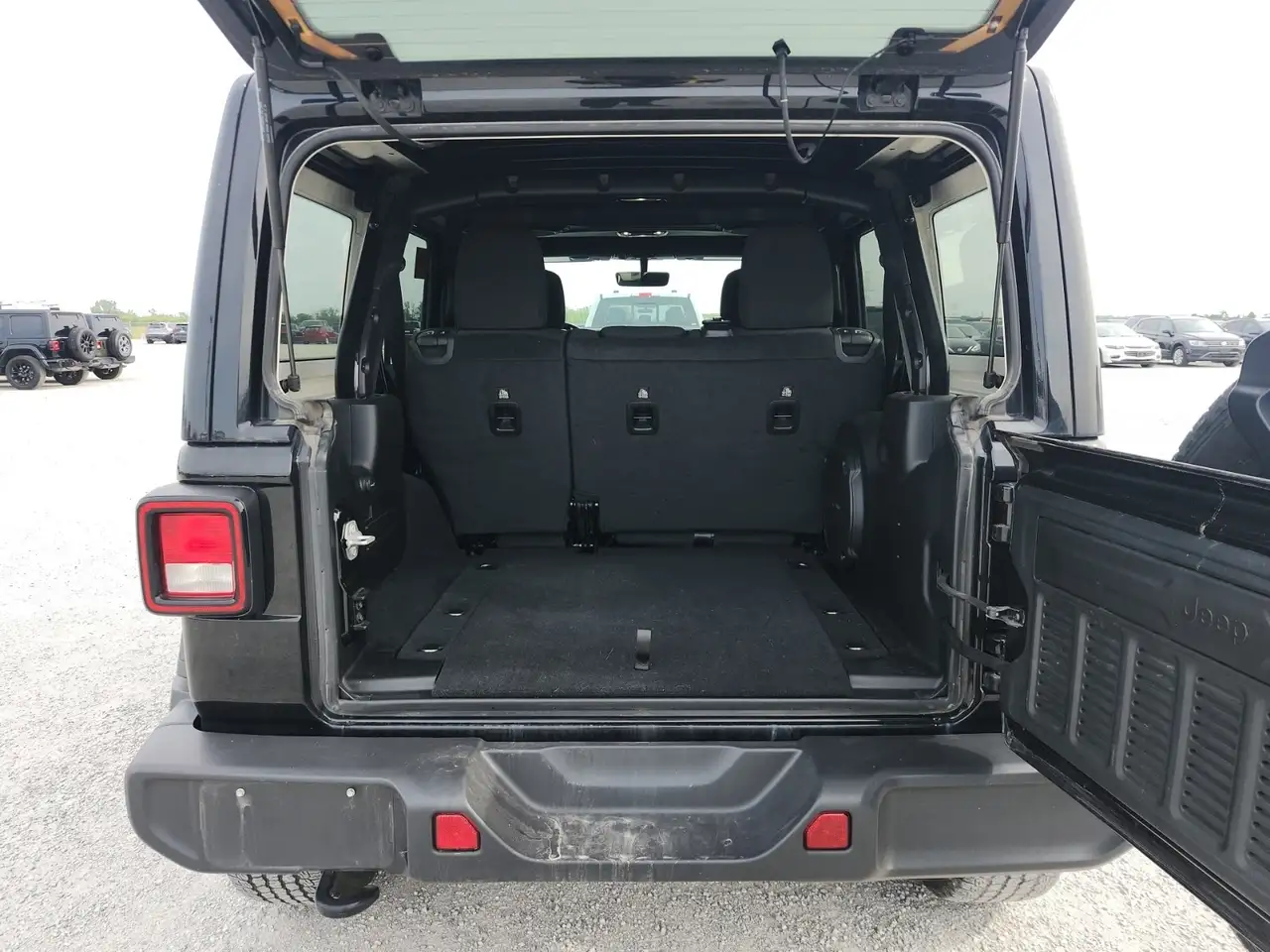 Jeep Wrangler photo Jeep Wrangler