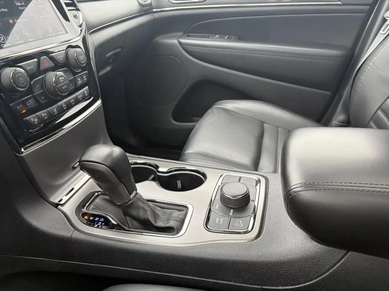 Jeep Grand Cherokee photo Jeep Grand Cherokee