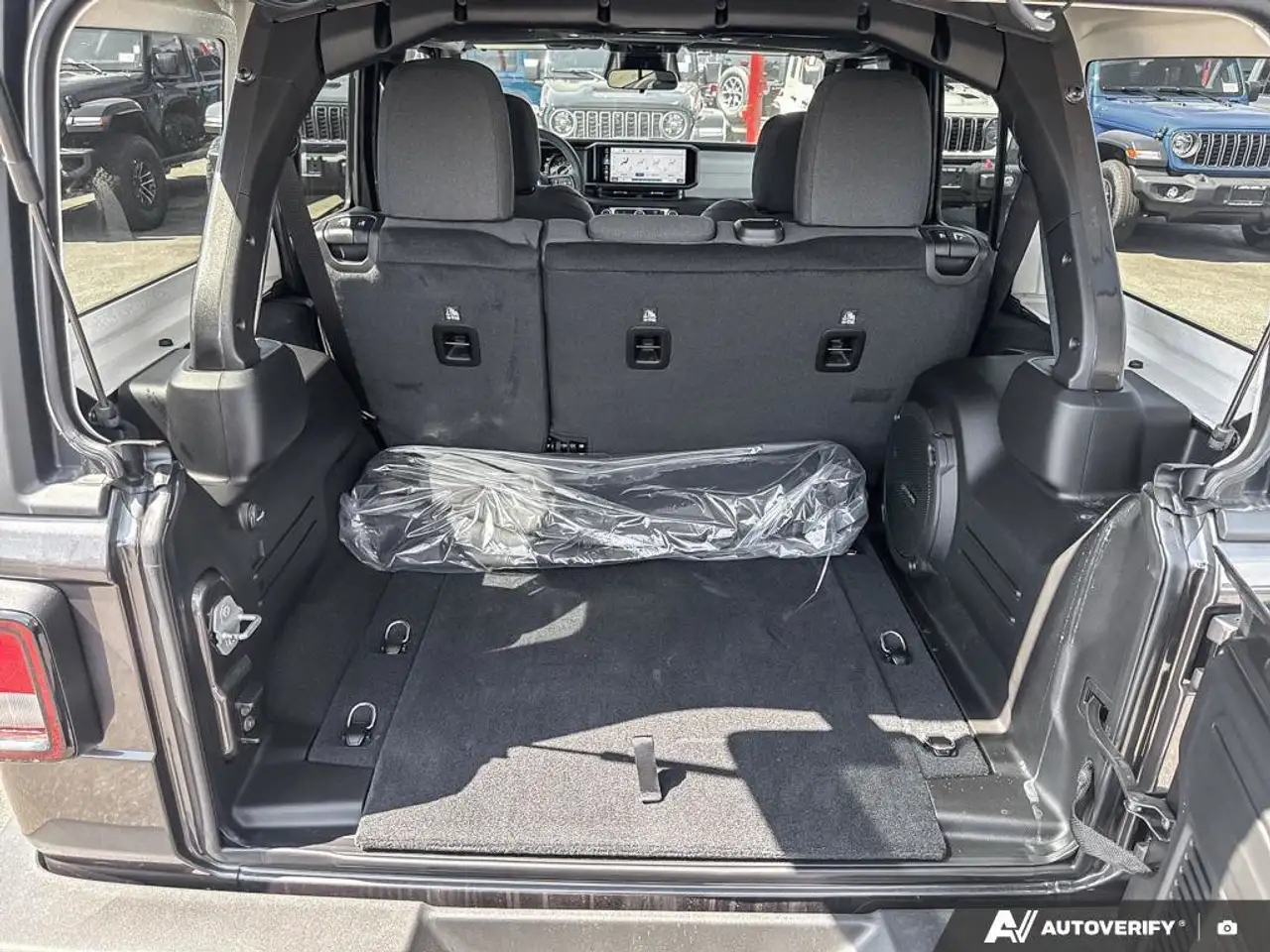 Jeep Wrangler снимка Jeep Wrangler