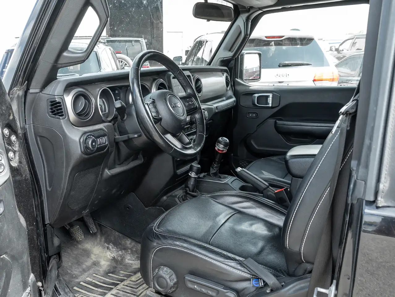 Jeep Wrangler снимка Jeep Wrangler