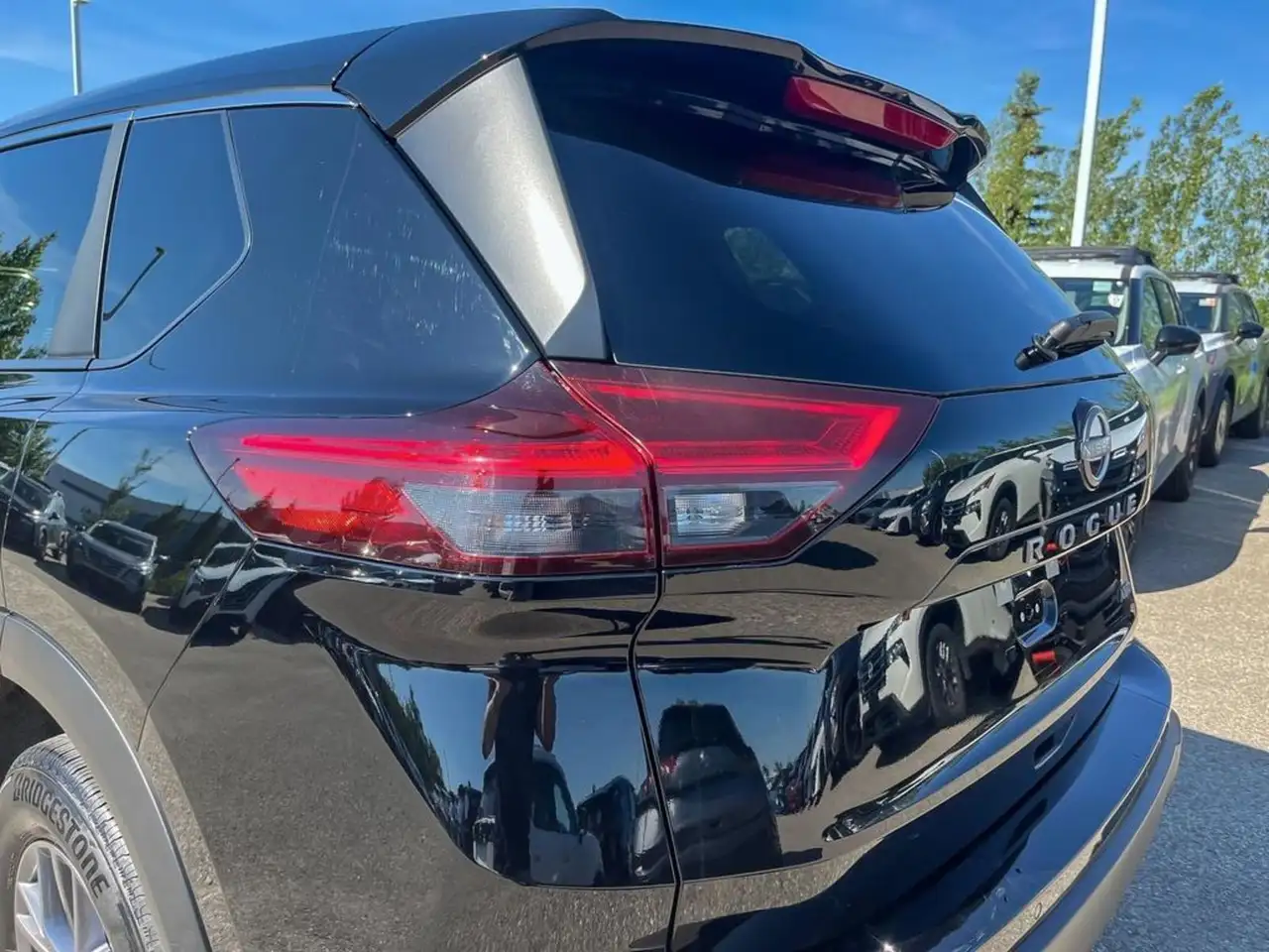 Nissan Rogue снимка Nissan Rogue