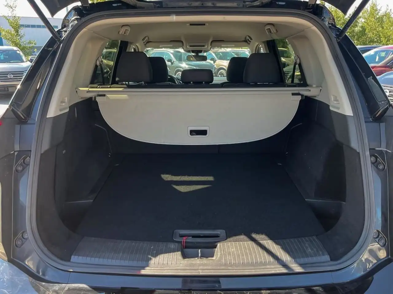 Nissan Rogue снимка Nissan Rogue