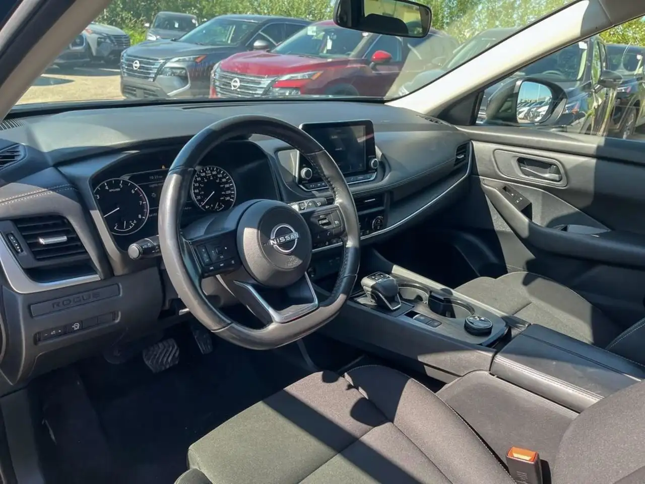 Nissan Rogue снимка Nissan Rogue