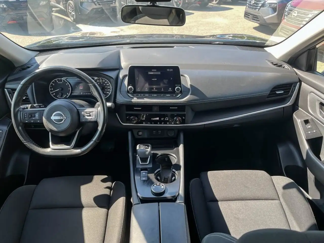 Nissan Rogue снимка Nissan Rogue