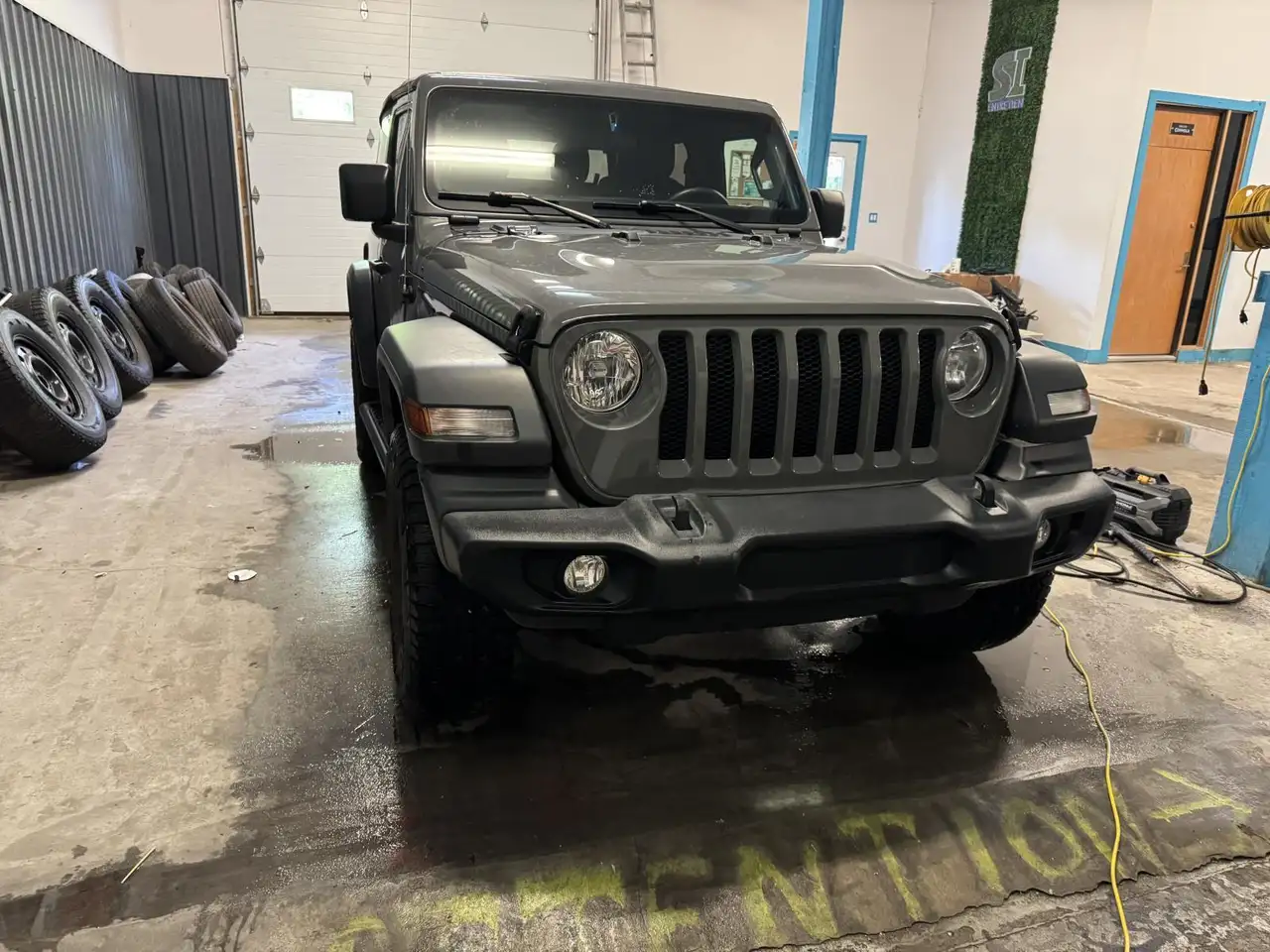 Jeep Wrangler снимка Jeep Wrangler