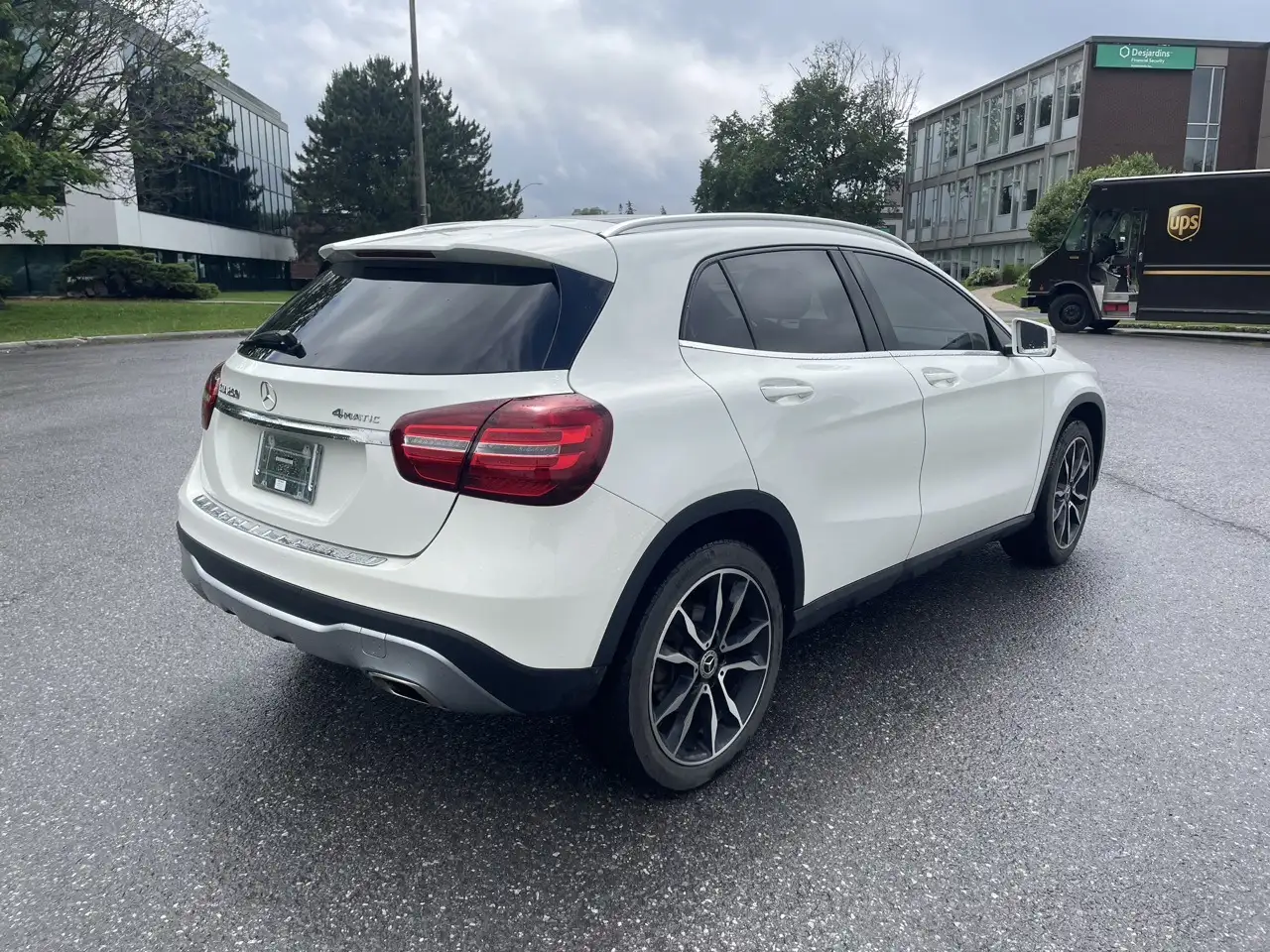 Mercedes-Benz GLA снимка Mercedes-Benz GLA
