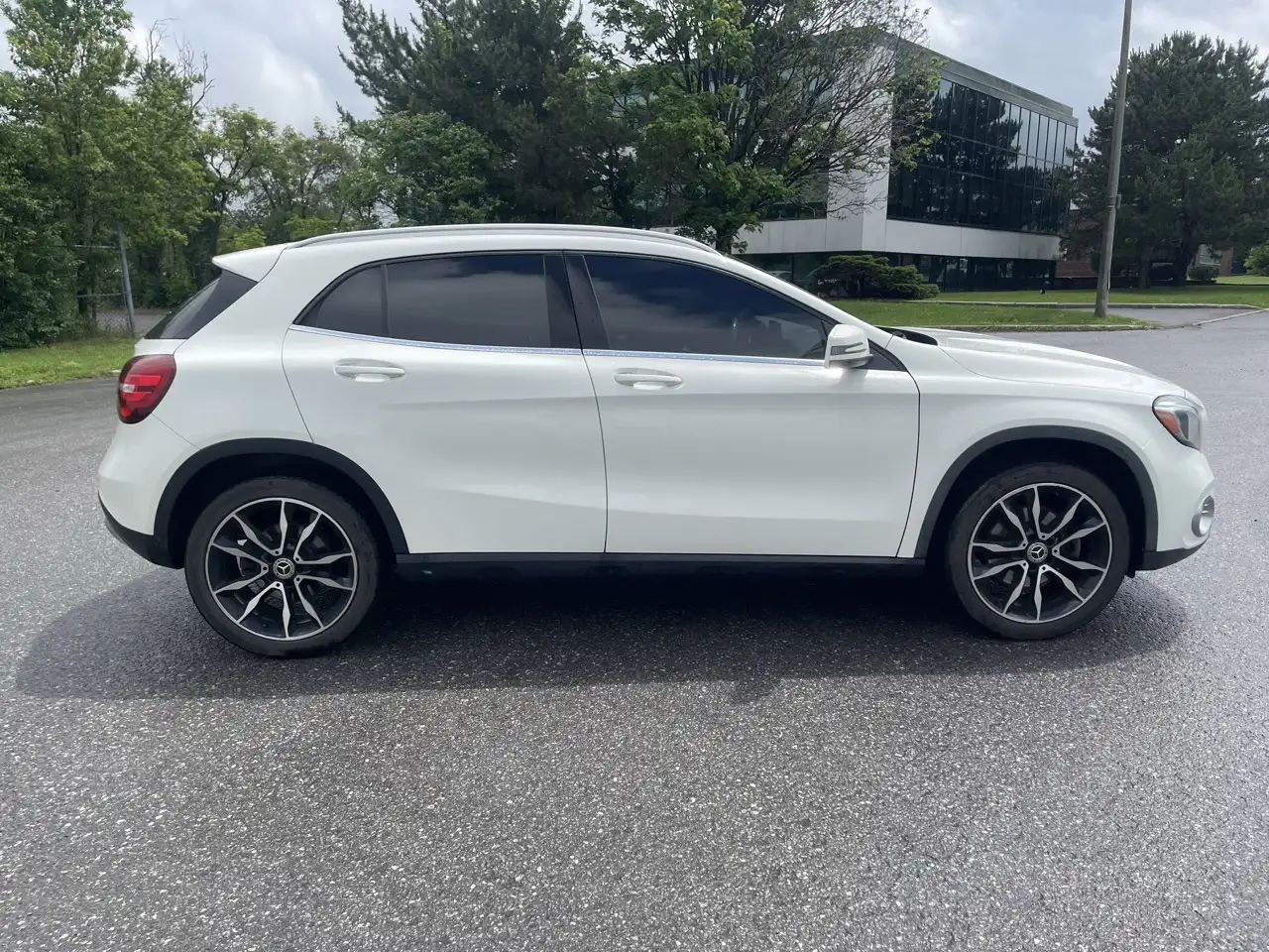 Mercedes-Benz GLA снимка Mercedes-Benz GLA