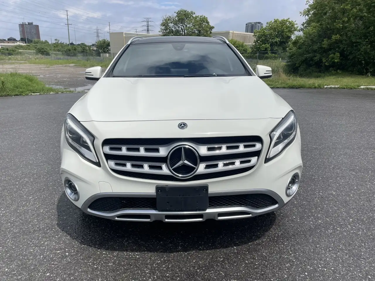 Mercedes-Benz GLA снимка Mercedes-Benz GLA