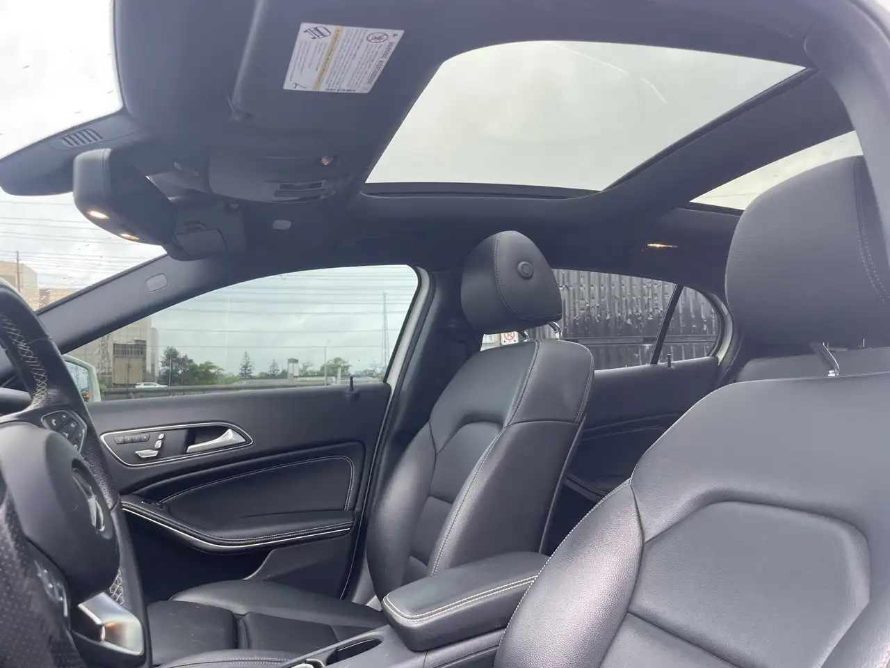 Mercedes-Benz GLA снимка Mercedes-Benz GLA