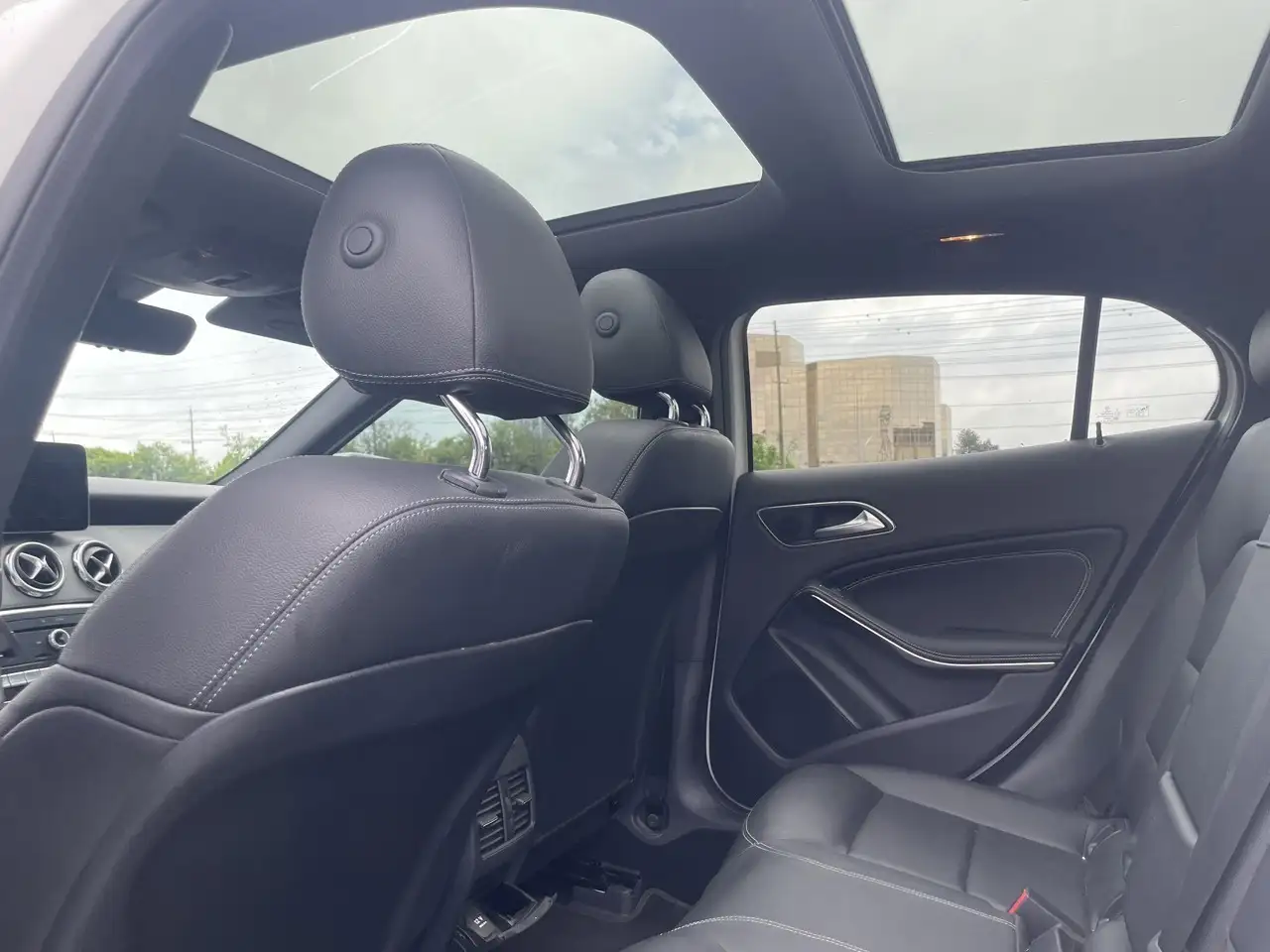Mercedes-Benz GLA снимка Mercedes-Benz GLA