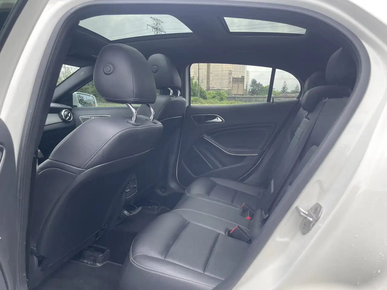 Mercedes-Benz GLA снимка Mercedes-Benz GLA