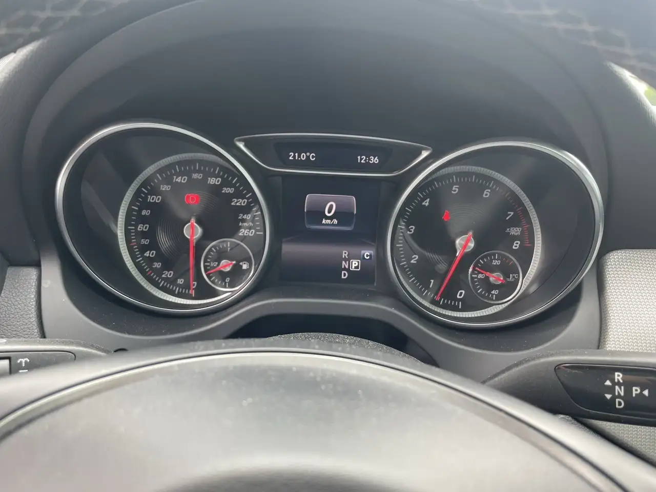 Mercedes-Benz GLA снимка Mercedes-Benz GLA